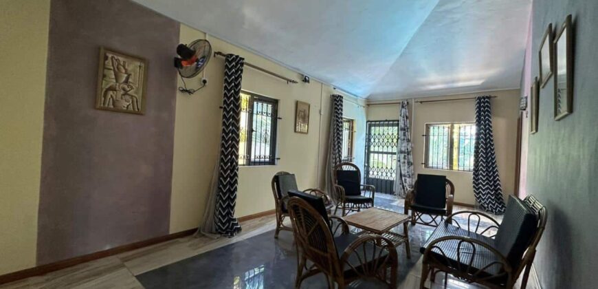 À vendre une charmante villa comprenant deux appartements et un studio sur le rooftop située à Pereybère.