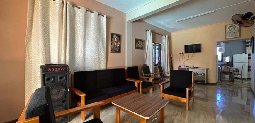 À vendre une charmante villa comprenant deux appartements et un studio sur le rooftop située à Pereybère.