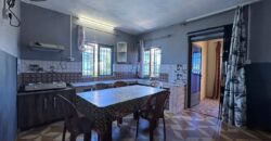 À vendre une charmante villa comprenant deux appartements et un studio sur le rooftop située à Pereybère.