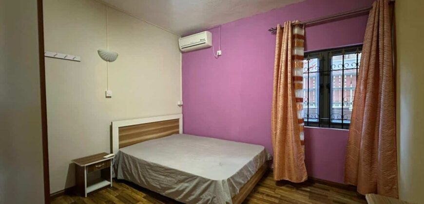 À vendre une charmante villa comprenant deux appartements et un studio sur le rooftop située à Pereybère.