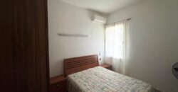 À vendre une grande villa divisée en deux appartements située à deux pas de la plage et des commerces de Flic en Flac.