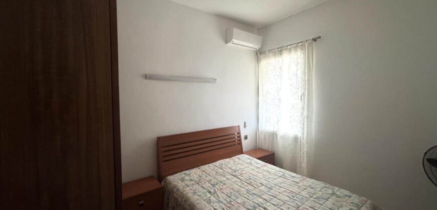 À vendre une grande villa divisée en deux appartements située à deux pas de la plage et des commerces de Flic en Flac.