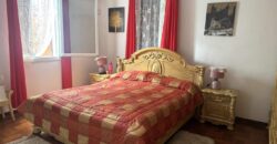 À vendre une grande villa divisée en deux appartements située à deux pas de la plage et des commerces de Flic en Flac.