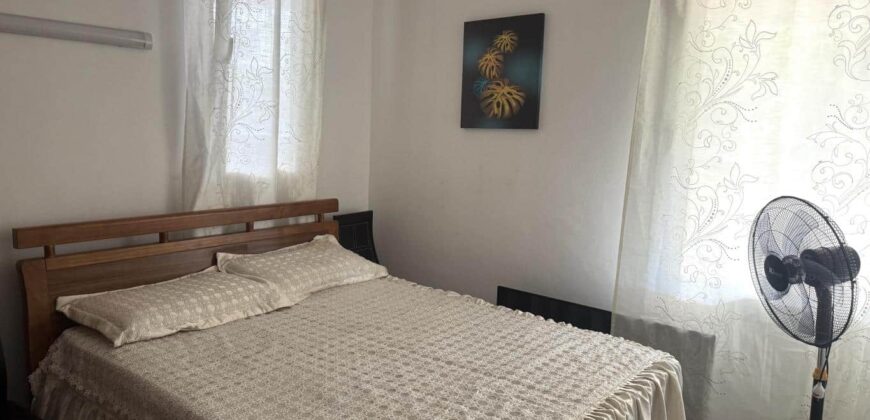 À vendre une grande villa divisée en deux appartements située à deux pas de la plage et des commerces de Flic en Flac.