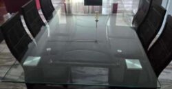 À vendre une grande villa divisée en deux appartements située à deux pas de la plage et des commerces de Flic en Flac.