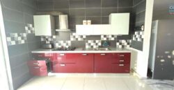 À vendre une grande villa divisée en deux appartements située à deux pas de la plage et des commerces de Flic en Flac.