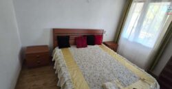 À vendre une grande villa divisée en deux appartements située à deux pas de la plage et des commerces de Flic en Flac.