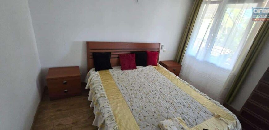 À vendre une grande villa divisée en deux appartements située à deux pas de la plage et des commerces de Flic en Flac.