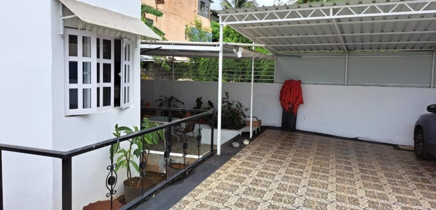 En vente une spacieuse maison située dans le morcellement Beerjeraz proche de la plage à Albion.