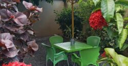 À louer une spacieuse villa atypique avec rooftop et jardin à Grand Baie