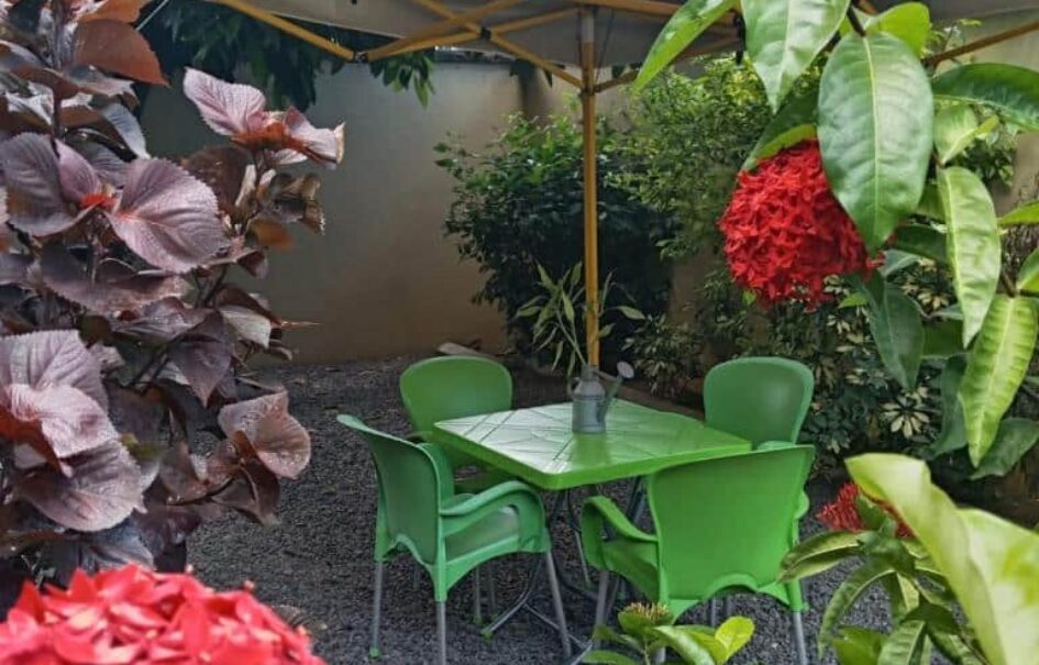 À louer une spacieuse villa atypique avec rooftop et jardin à Grand Baie