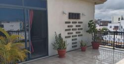 À louer une spacieuse villa atypique avec rooftop et jardin à Grand Baie