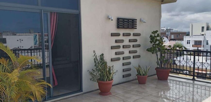 À louer une spacieuse villa atypique avec rooftop et jardin à Grand Baie