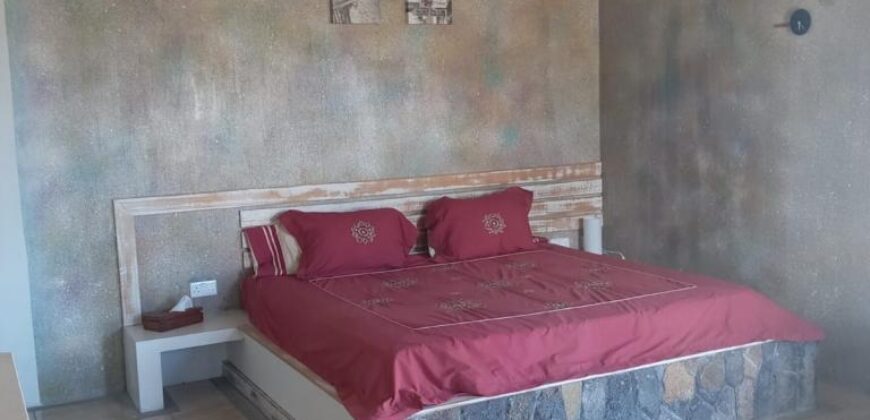 À louer une spacieuse villa atypique avec rooftop et jardin à Grand Baie