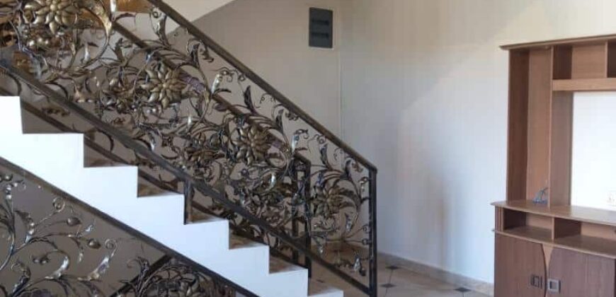 À louer une spacieuse villa atypique avec rooftop et jardin à Grand Baie