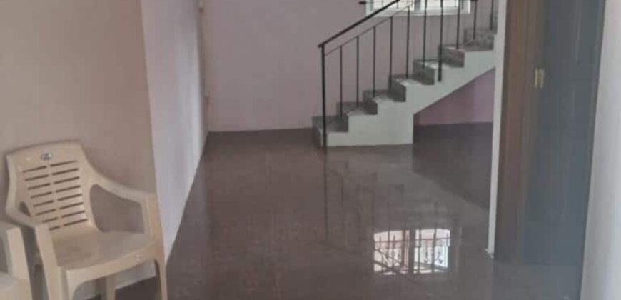 A vendre un appartement en duplex situé dans une copropriété de 4 logements à Grand Gaube