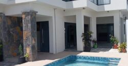 À louer une villa contemporaine lumineuse avec piscine dans un quartier calme du Chemin Vingt Pied à Grandbaie