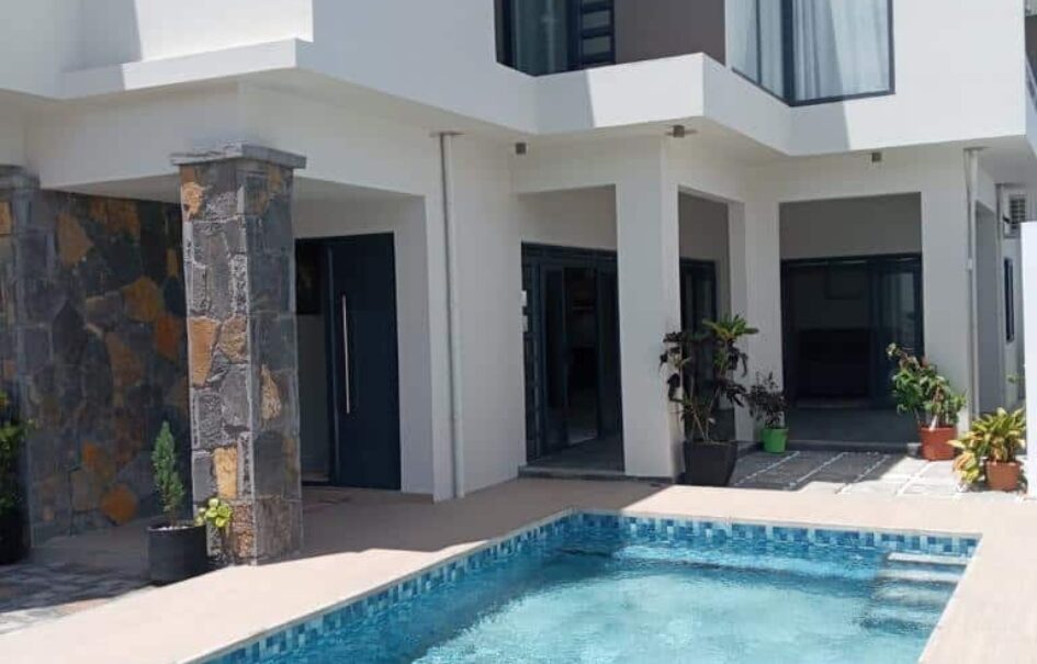 À louer une villa contemporaine lumineuse avec piscine dans un quartier calme du Chemin Vingt Pied à Grandbaie