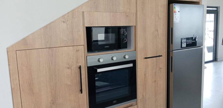 À louer une villa contemporaine lumineuse avec piscine dans un quartier calme du Chemin Vingt Pied à Grandbaie