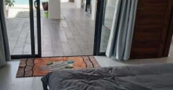 À louer une villa contemporaine lumineuse avec piscine dans un quartier calme du Chemin Vingt Pied à Grandbaie