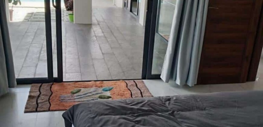 À louer une villa contemporaine lumineuse avec piscine dans un quartier calme du Chemin Vingt Pied à Grandbaie