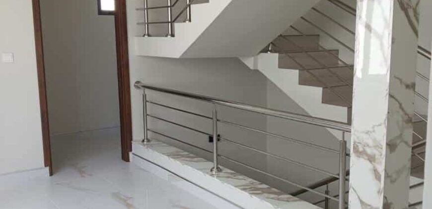 À louer une villa contemporaine lumineuse avec piscine dans un quartier calme du Chemin Vingt Pied à Grandbaie