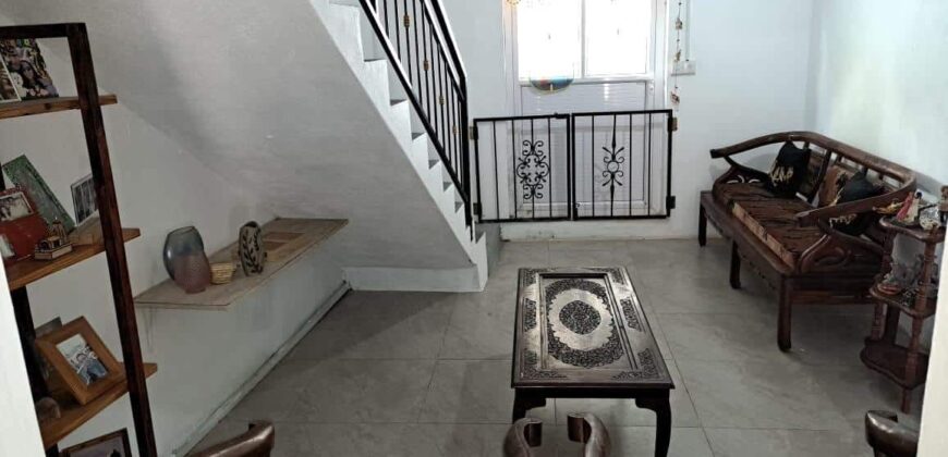 En vente une spacieuse maison située dans le morcellement Beerjeraz proche de la plage à Albion.