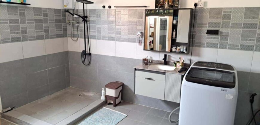 En vente une spacieuse maison située dans le morcellement Beerjeraz proche de la plage à Albion.