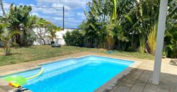 Location d’une villa moderne et récente de plain-pied avec piscine située dans un quartier paisible à Albion
