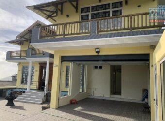 À vendre : Immense villa récente de 650m2 avec piscine commune et panorama exceptionnel à Quatre Bornes