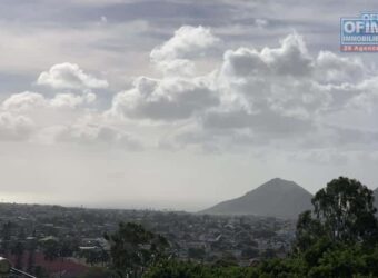 Location d’une immense villa récente de 650 m2 avec une vue à couper le souffle située à Quatre Bornes