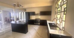 Location d’une immense villa récente de 650 m2 avec une vue à couper le souffle située à Quatre Bornes