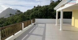 Location d’une immense villa récente de 650 m2 avec une vue à couper le souffle située à Quatre Bornes