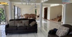 Location d’une immense villa récente de 650 m2 avec une vue à couper le souffle située à Quatre Bornes