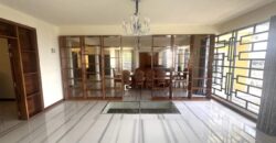 Location d’une immense villa récente de 650 m2 avec une vue à couper le souffle située à Quatre Bornes