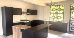 Location d’une immense villa récente de 650 m2 avec une vue à couper le souffle située à Quatre Bornes