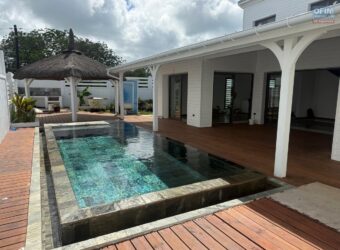 Accessible aux étrangers: À vendre une élégante villa tropicale de 230m2 dans une résidence sécurisée avec piscine à Pereybère