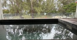 À louer un bel appartement d’inspiration balinaise de 250 m2 situé dans une résidence sécurisée à Bain Boeuf