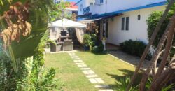 À vendre deux villas avec piscine proche de la plage à Albion