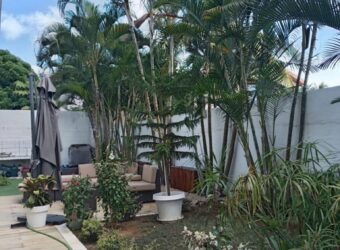 En vente une maison familiale de 230m2 avec appartement indépendant proche de la plage à Pointe aux Canonniers