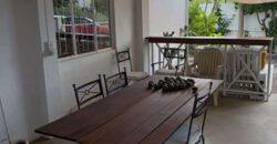 En vente une maison familiale de 230m2 avec appartement indépendant proche de la plage à Pointe aux Canonniers