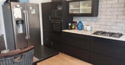 En vente une maison familiale de 230m2 avec appartement indépendant proche de la plage à Pointe aux Canonniers