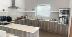 Location moyenne durée – Agréable villa située dans un quartier résidentiel et sécurisé à Tamarin