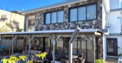 En vente une villa contemporaine haut de gamme avec piscine et rooftop offrant une vue mer à Flic en Flac