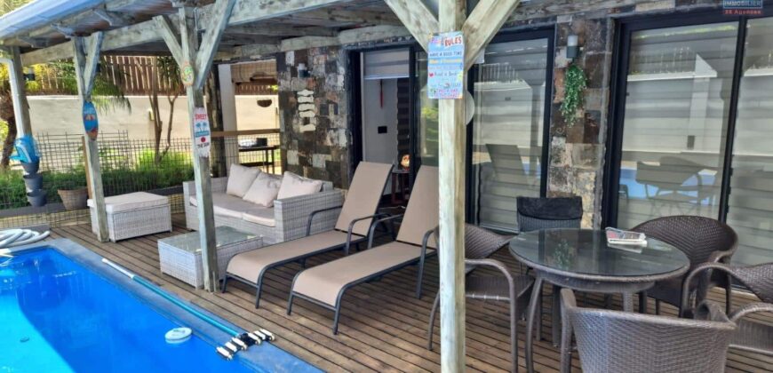 En vente une villa contemporaine haut de gamme avec piscine et rooftop offrant une vue mer à Flic en Flac