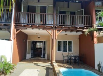 En vente ce charmant duplex avec piscine situé dans un quartier résidentiel calme et recherché de Flic-en-Flac