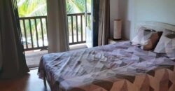 En vente ce charmant duplex avec piscine situé dans un quartier résidentiel calme et recherché de Flic-en-Flac
