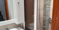 En vente ce charmant duplex avec piscine situé dans un quartier résidentiel calme et recherché de Flic-en-Flac