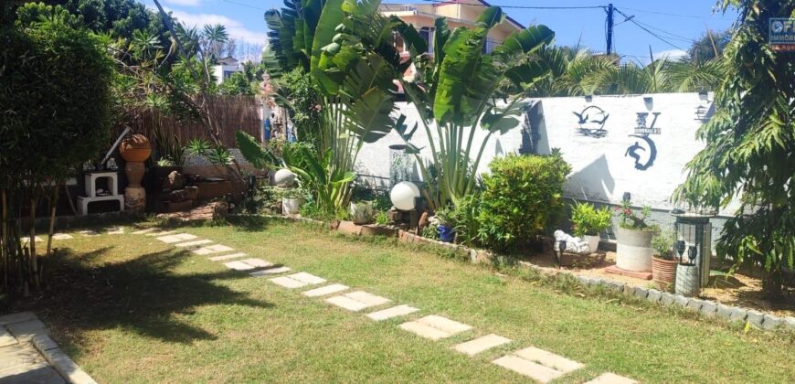 À vendre deux villas avec piscine proche de la plage à Albion