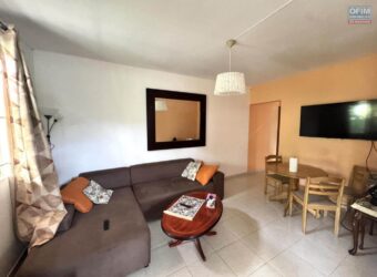 À louer un appartement avec terrasse couverte proche des plage et commerces à Rivière Noire